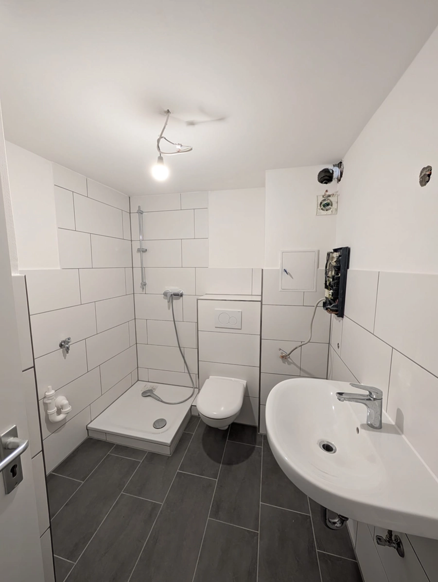 Fliesenarbeiten im Badezimmer